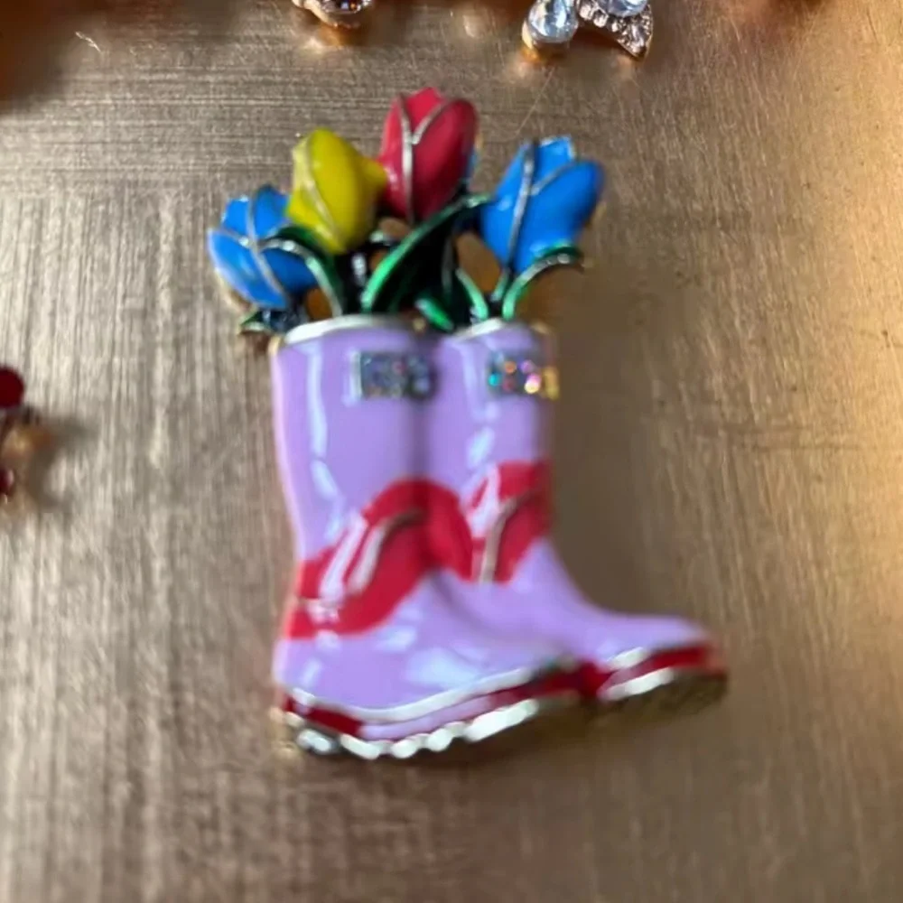 Tulip Boot Pink Gold Floral Brooch